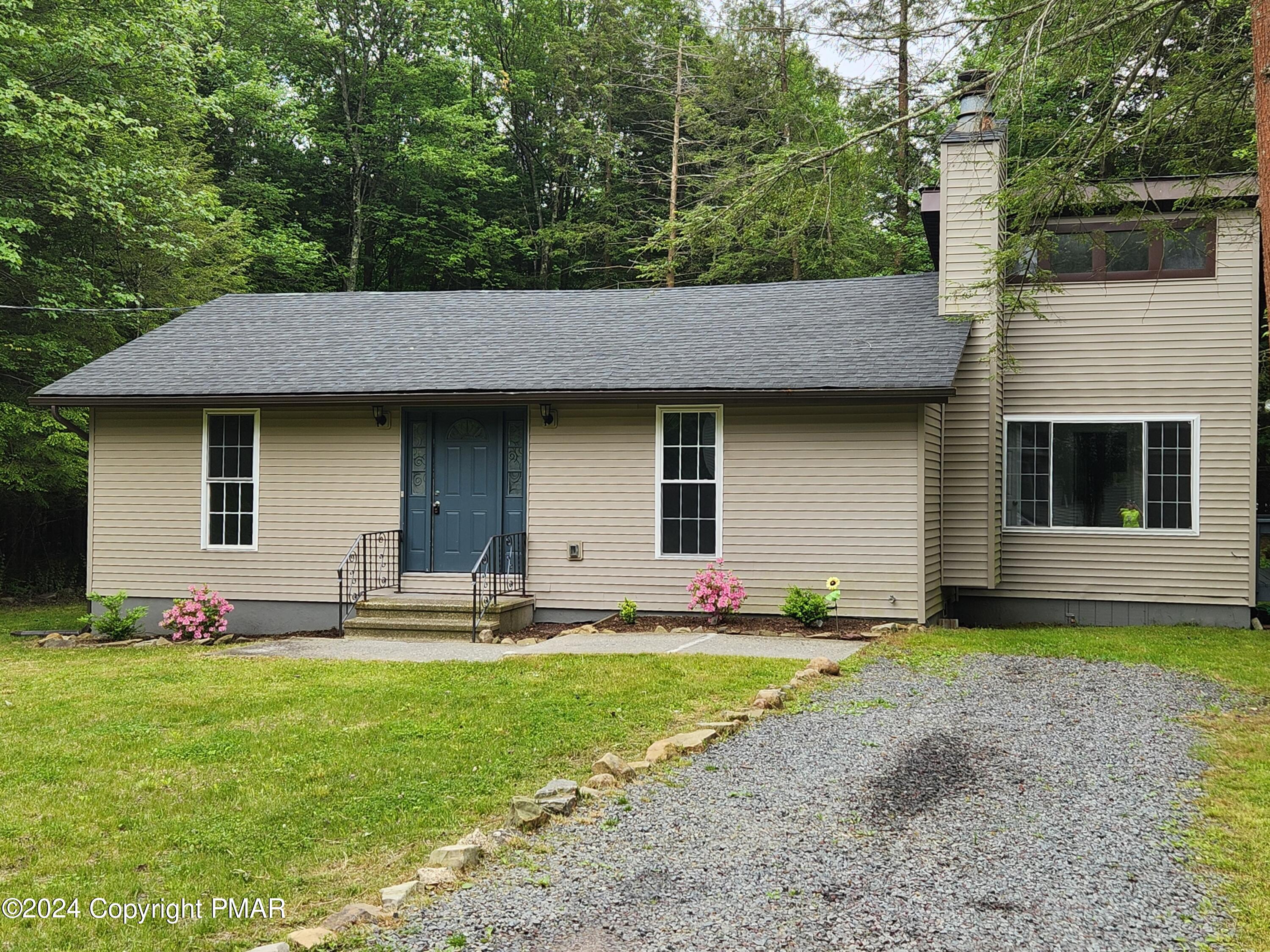 a front view of house with yard