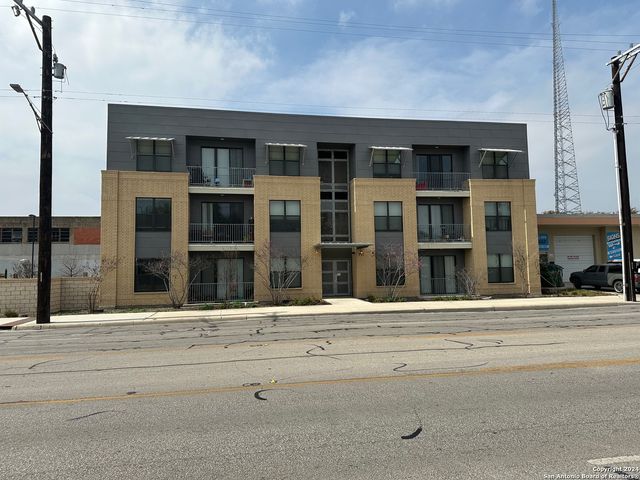 $1,450 | 711 South Frio Street, Unit 1201 | Cattleman Square