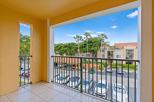 $299,000 | 135 Yacht Club Way, Unit 305 | Hypoluxo