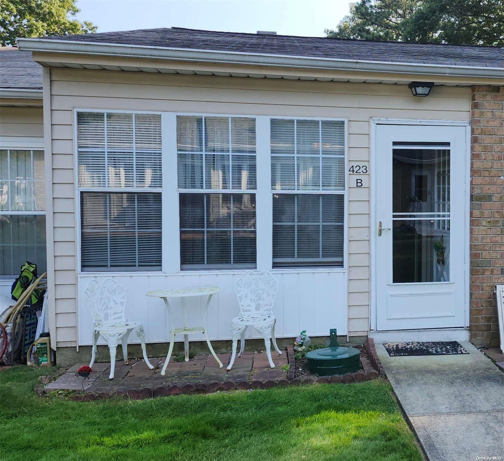 a view front of house with yard