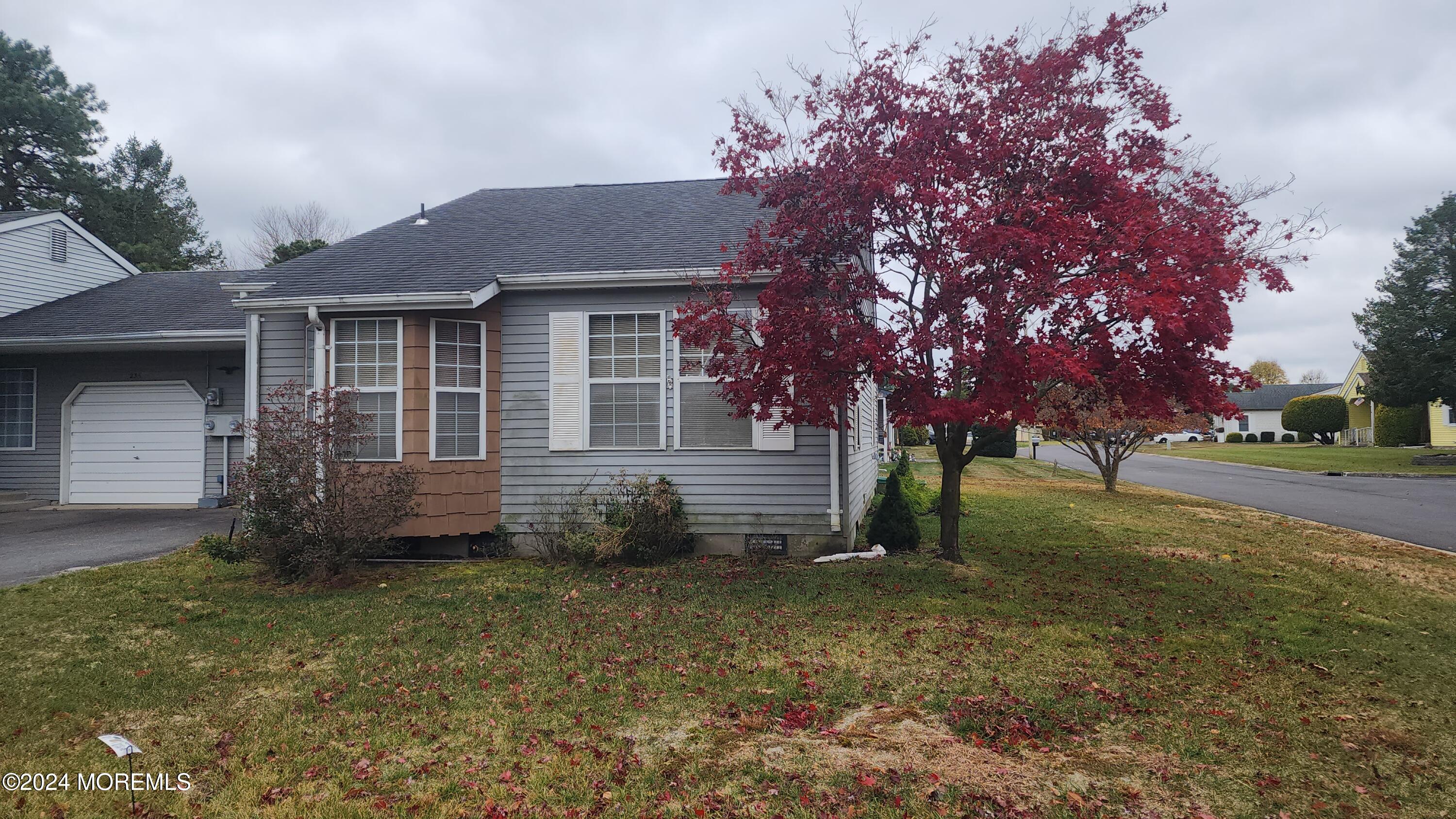 a view of a house with a yard