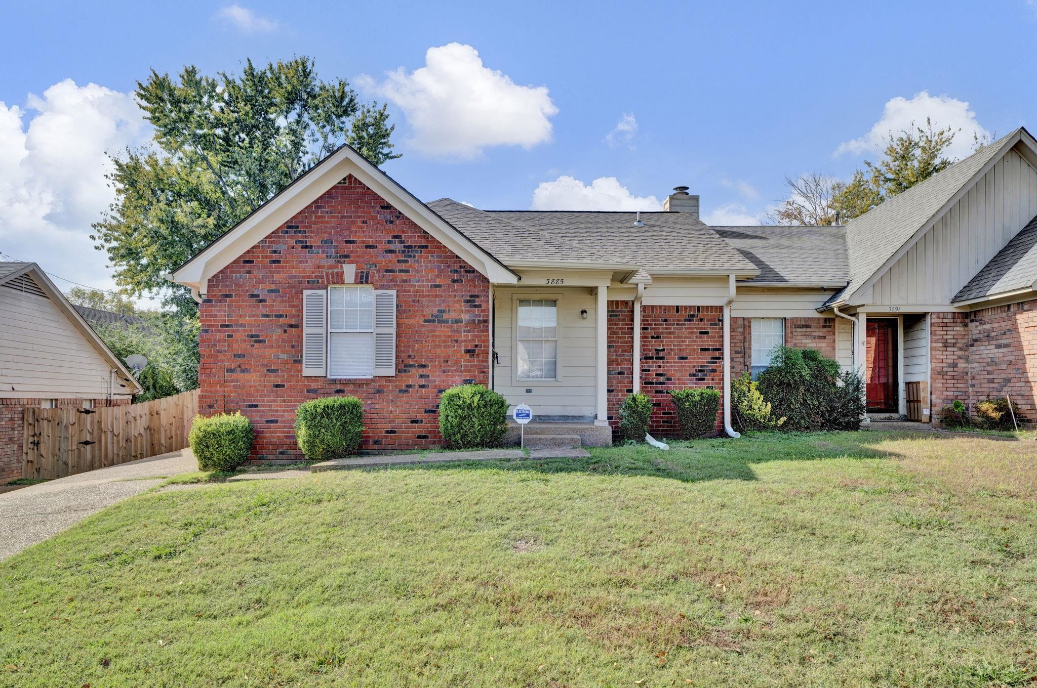 View of front facade with a front lawn