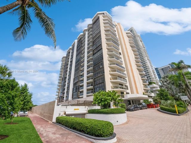 $869,000 | 6423 Collins Avenue, Unit 310 | Mar del Plata