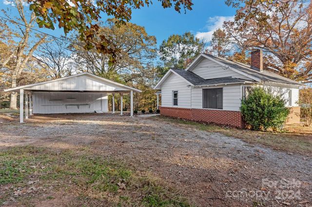 $235,000 | 2079 23rd St Drive Southeast | Hickory Township - Catawba County