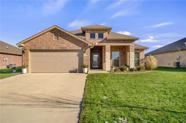 $440,000 | 7541 Apache Drive | Shawnee