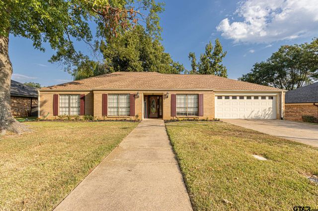 $365,500 | 605 Carriage Drive | Southwest Tyler