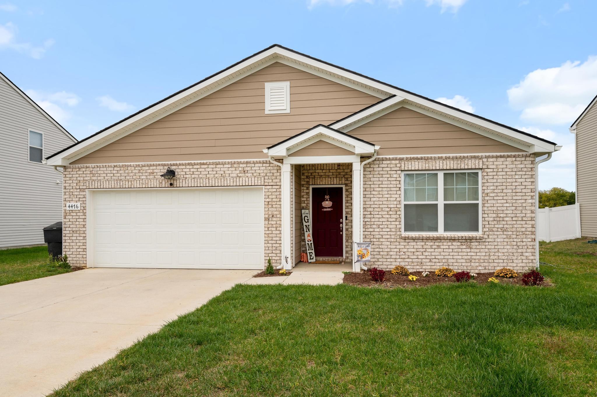 a view of front a house with a yard