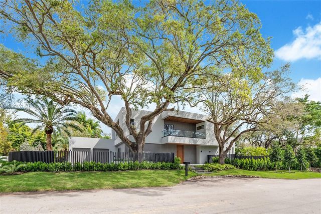 $9,390,000 | 3401 Halissee Street | Northeast Coconut Grove