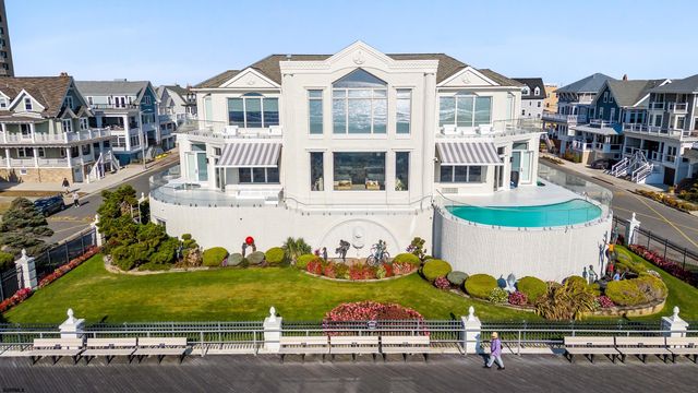 $13,900,000 | 4900 Boardwalk | Lower Chelsea