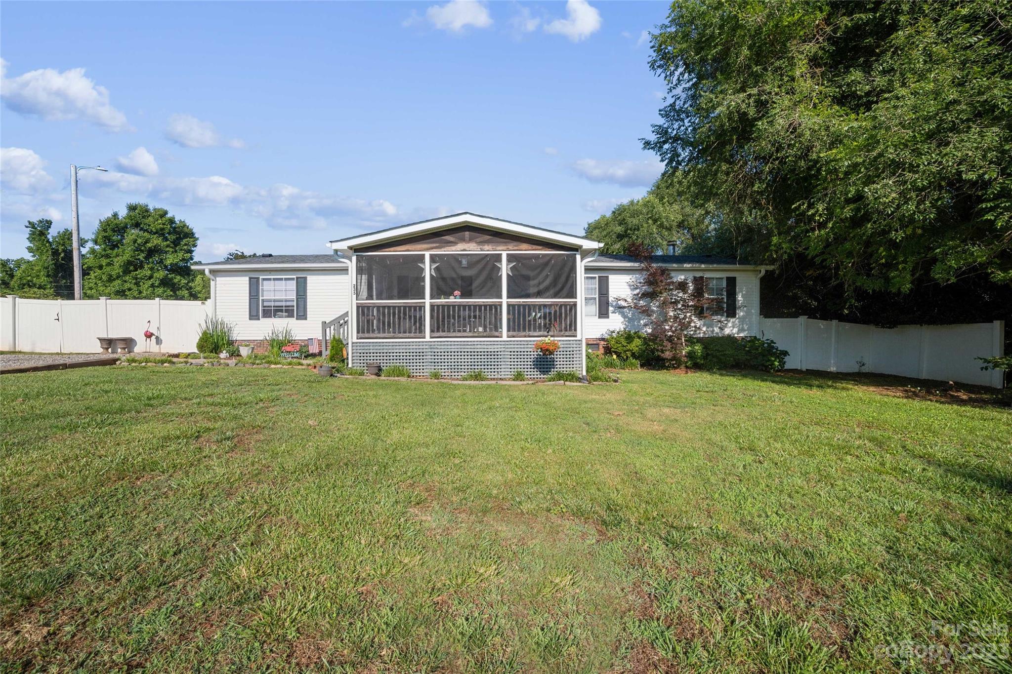 a view of a house with backyard and garden