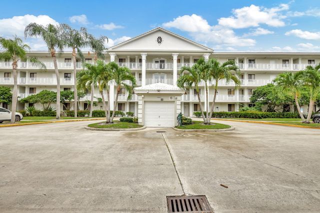 $284,900 | 2721 Village Boulevard, Unit 302 | The Villages of Palm Beach Lakes