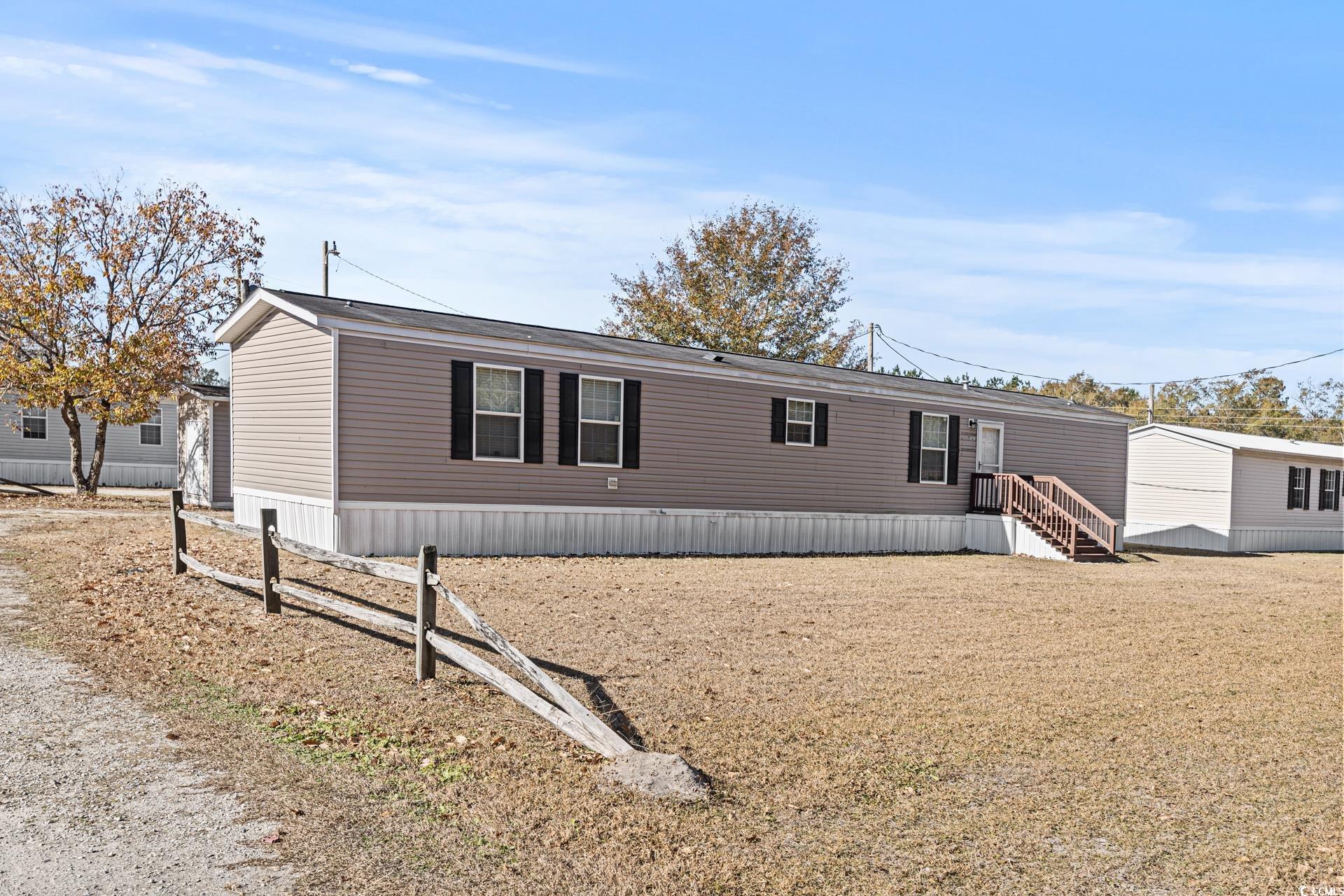 View of manufactured / mobile home