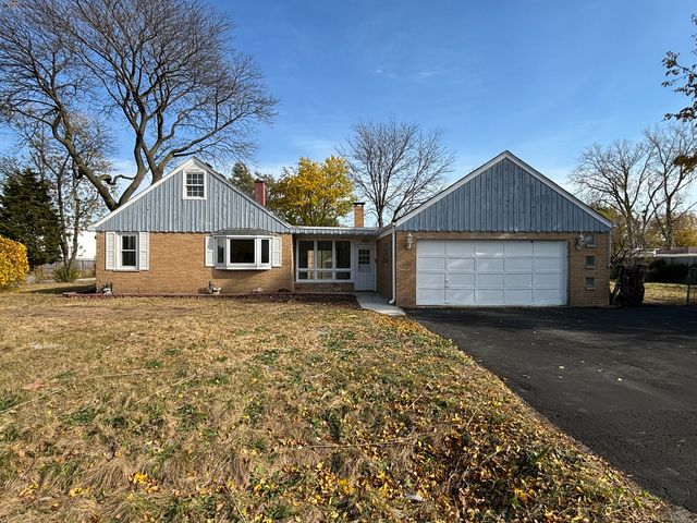 $299,900 | 105 Debra Lane | Wheeling