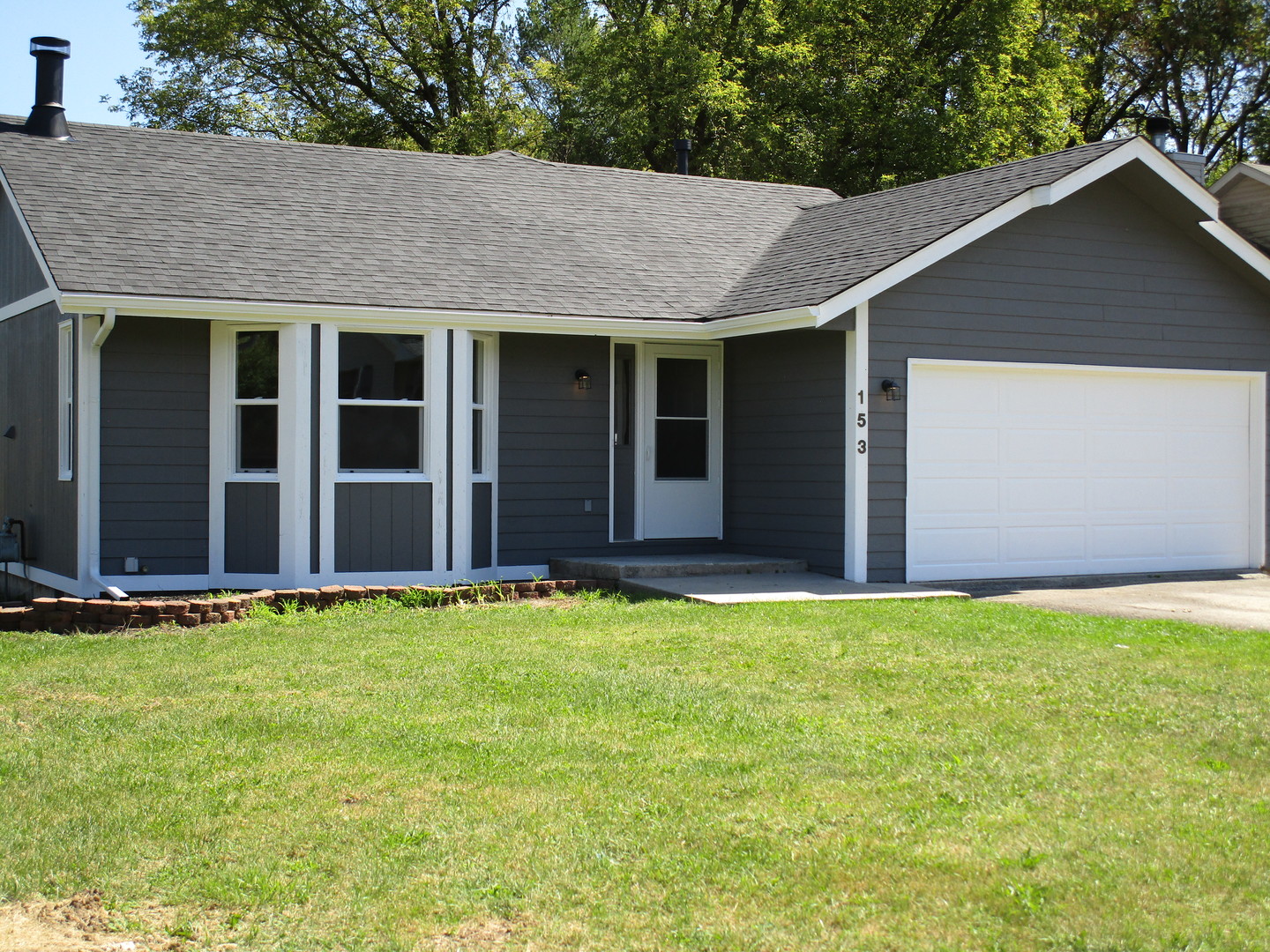 a view of a house with backyard and garden