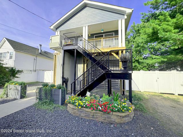 $629,000 | 135 Beachview Avenue | Midland Beach