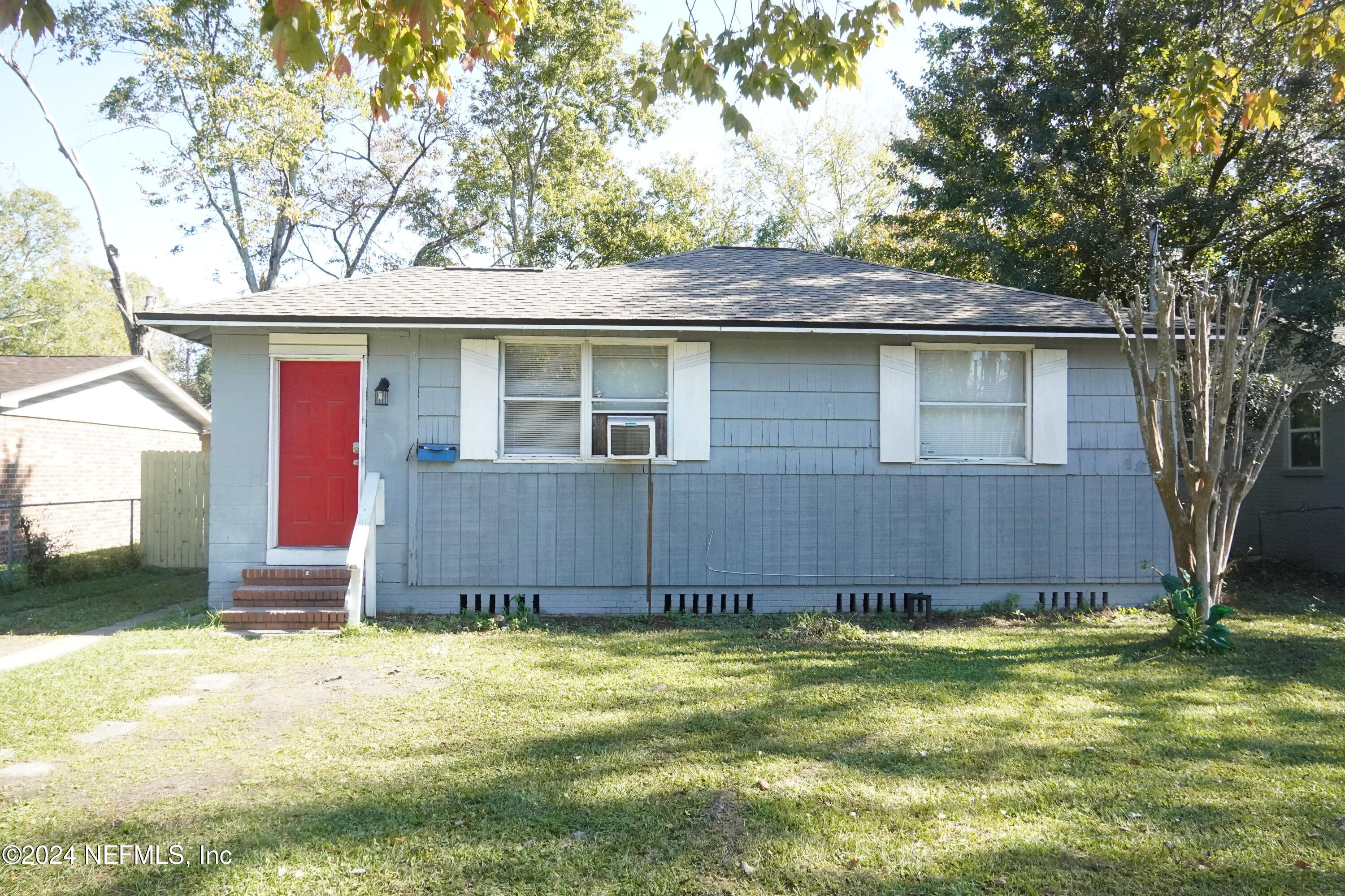 a view of a backyard of the house