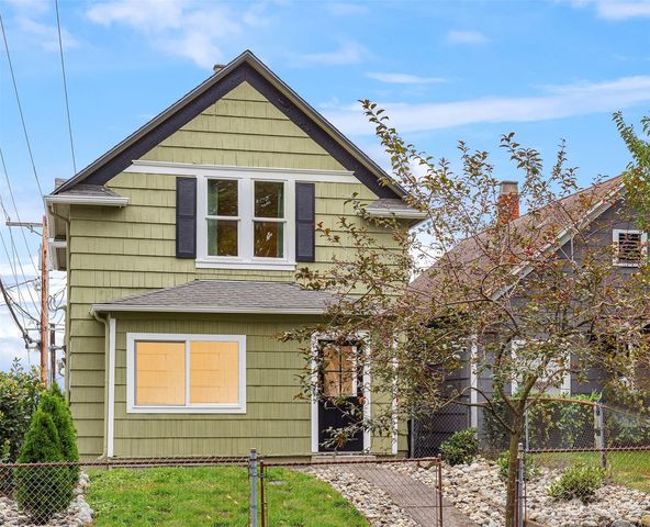 $699,000 | 3113 Oakes Avenue | Port Gardner