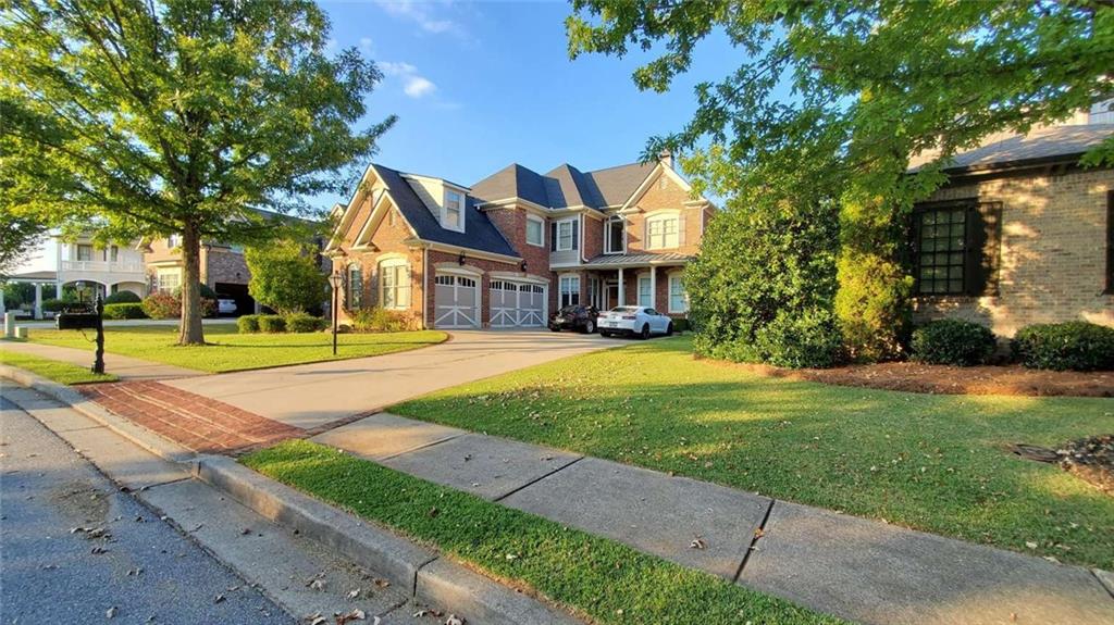 a view of a house with a yard