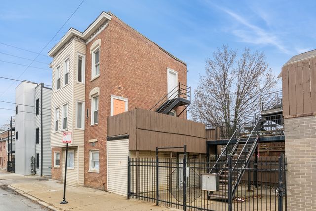 $2,100 | 1849 West Augusta Boulevard, Unit 3 | East Village