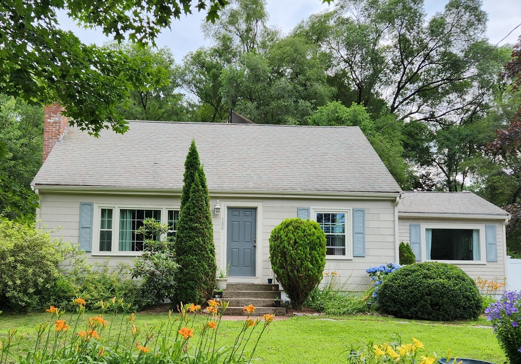 a view of house with garden