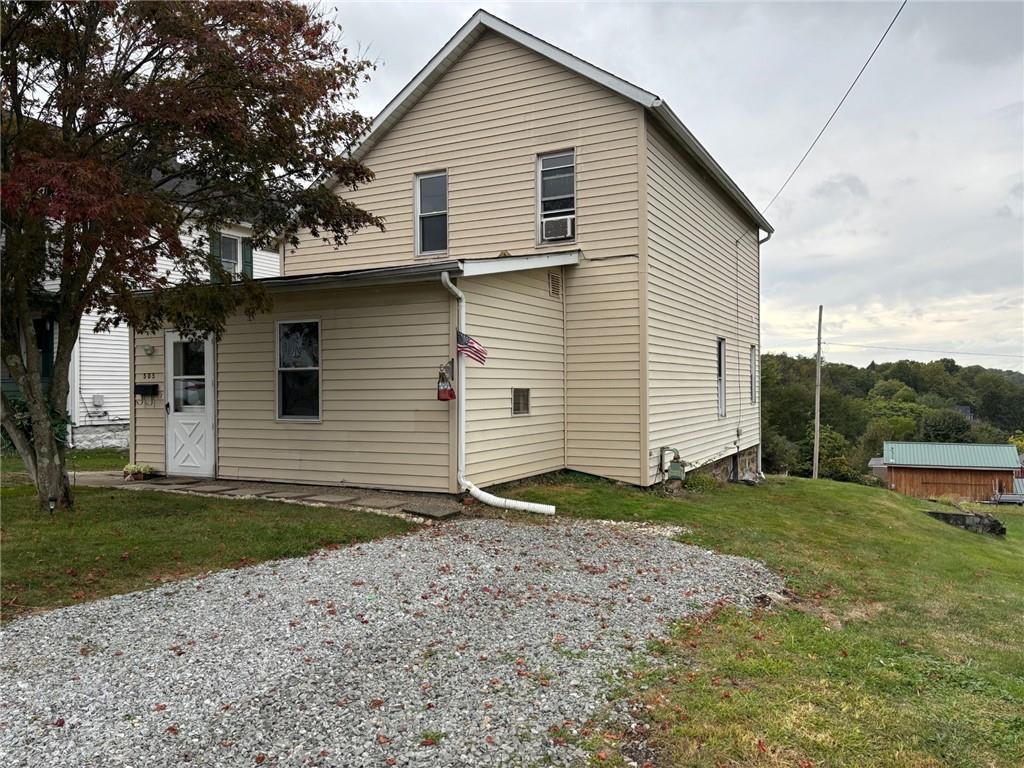 a view of a house with a yard