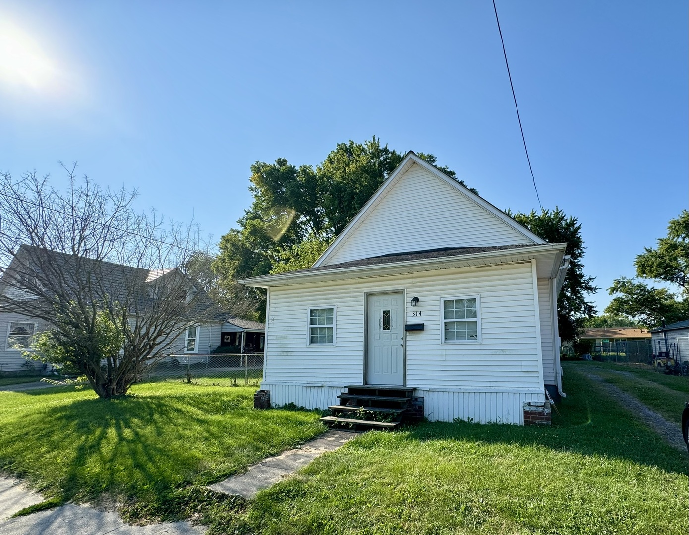 a view of a back yard of the house