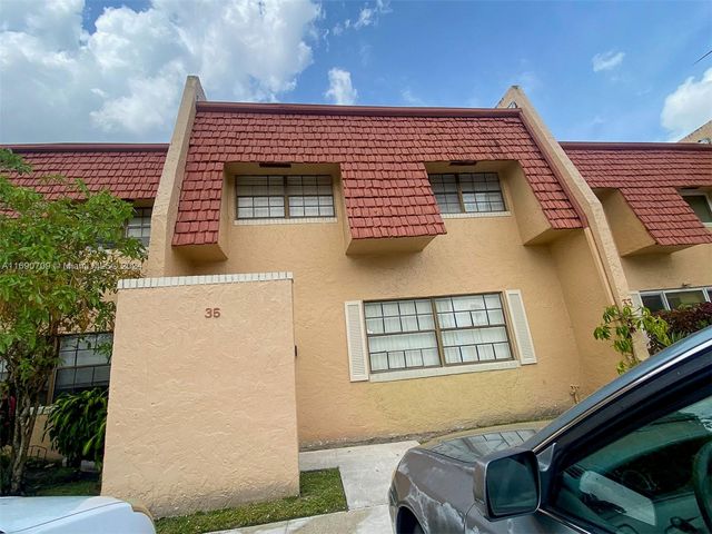 $300,000 | 35 Pleasant Hill Lane, Unit 35 | Tamarac