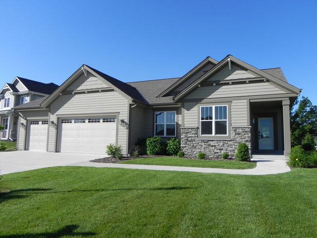 $680,000 | S54-w25503 Pebble Brk Court | Waukesha Town