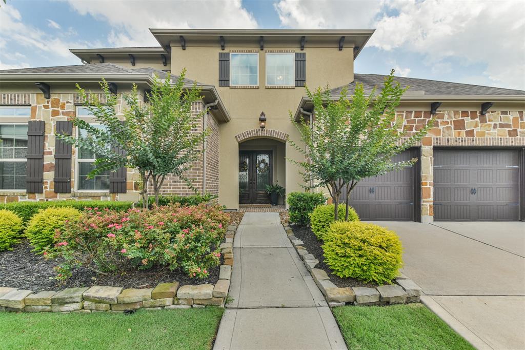 Welcome to 19103 Watchful Willow! This spacious 3-bedroom, 3.5-bathroom plus home office is located in the highly sought-after Bridgeland subdivision. With modern finishes and an open floor plan, it's perfect for comfortable living. Ready for a quick move-in!