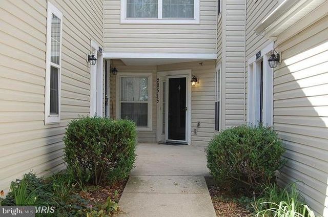 $1,995 | 20515 Golf Course Drive, Unit 1709 | Cloverleaf Center Condominiums