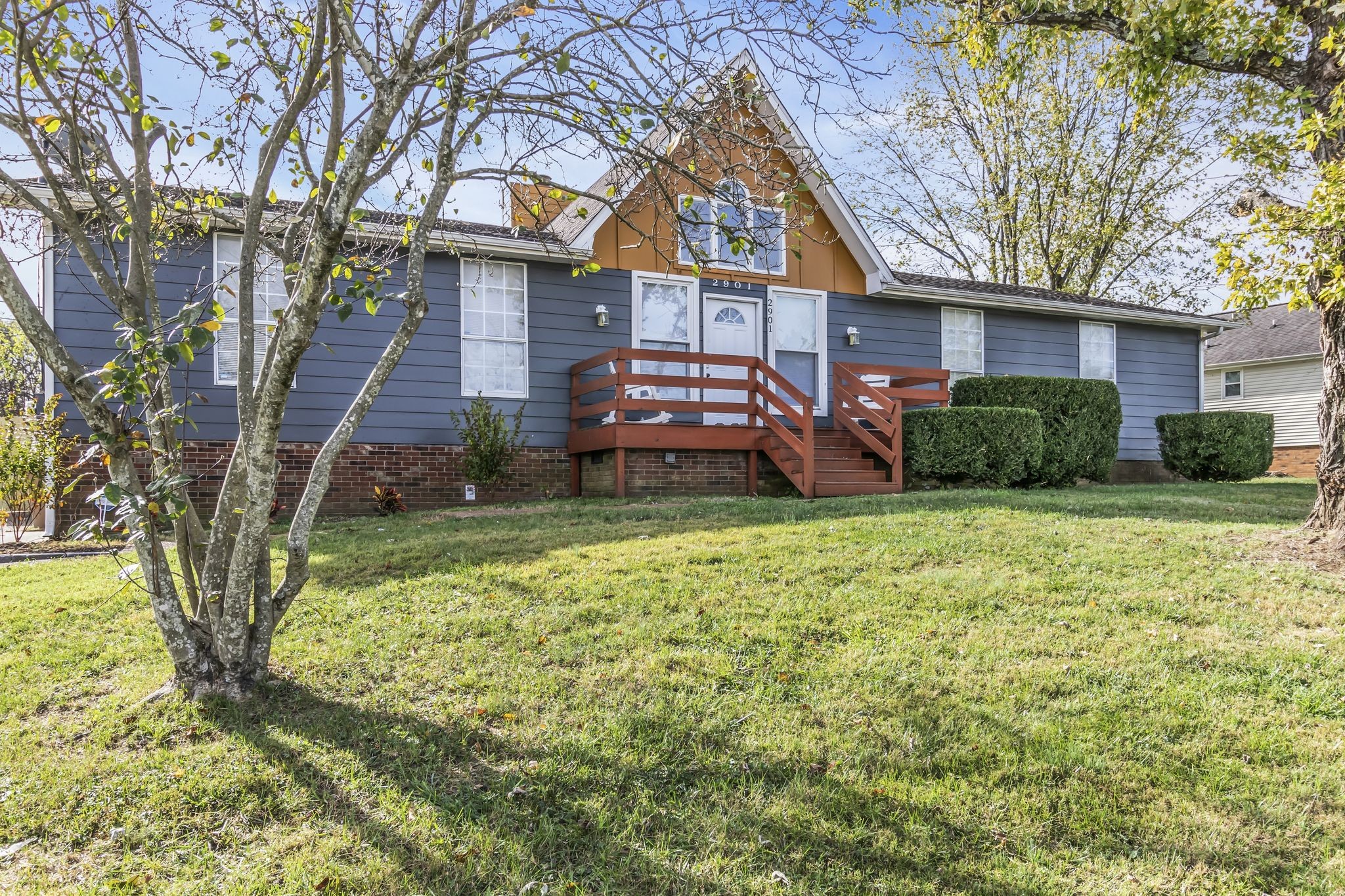 a view of a house with a yard