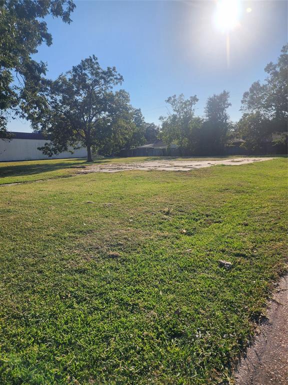 a view of an outdoor space and a yard