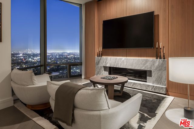 $5,550,000 | 211 Elm Court, Unit 18B | Century City