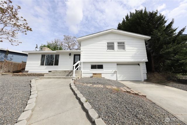 $335,000 | 957 South Garden Drive | Moses Lake