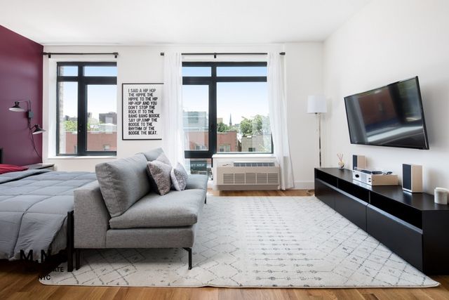 $3,222 | 781 Metropolitan Avenue, Unit 214 | Williamsburg