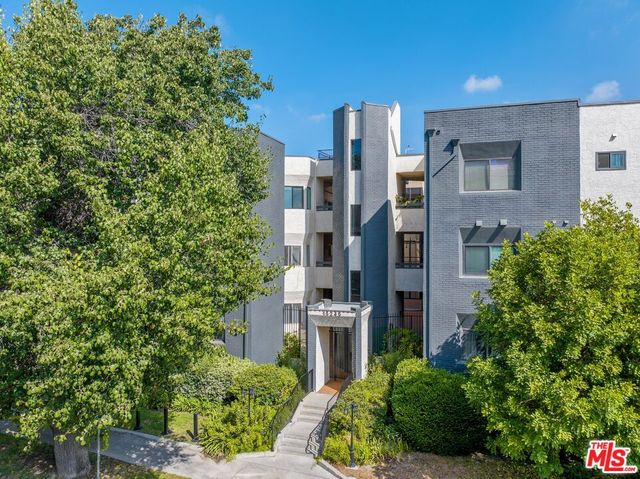 $1,099,000 | 15245 La Maida Street, Unit 301 | Sherman Oaks