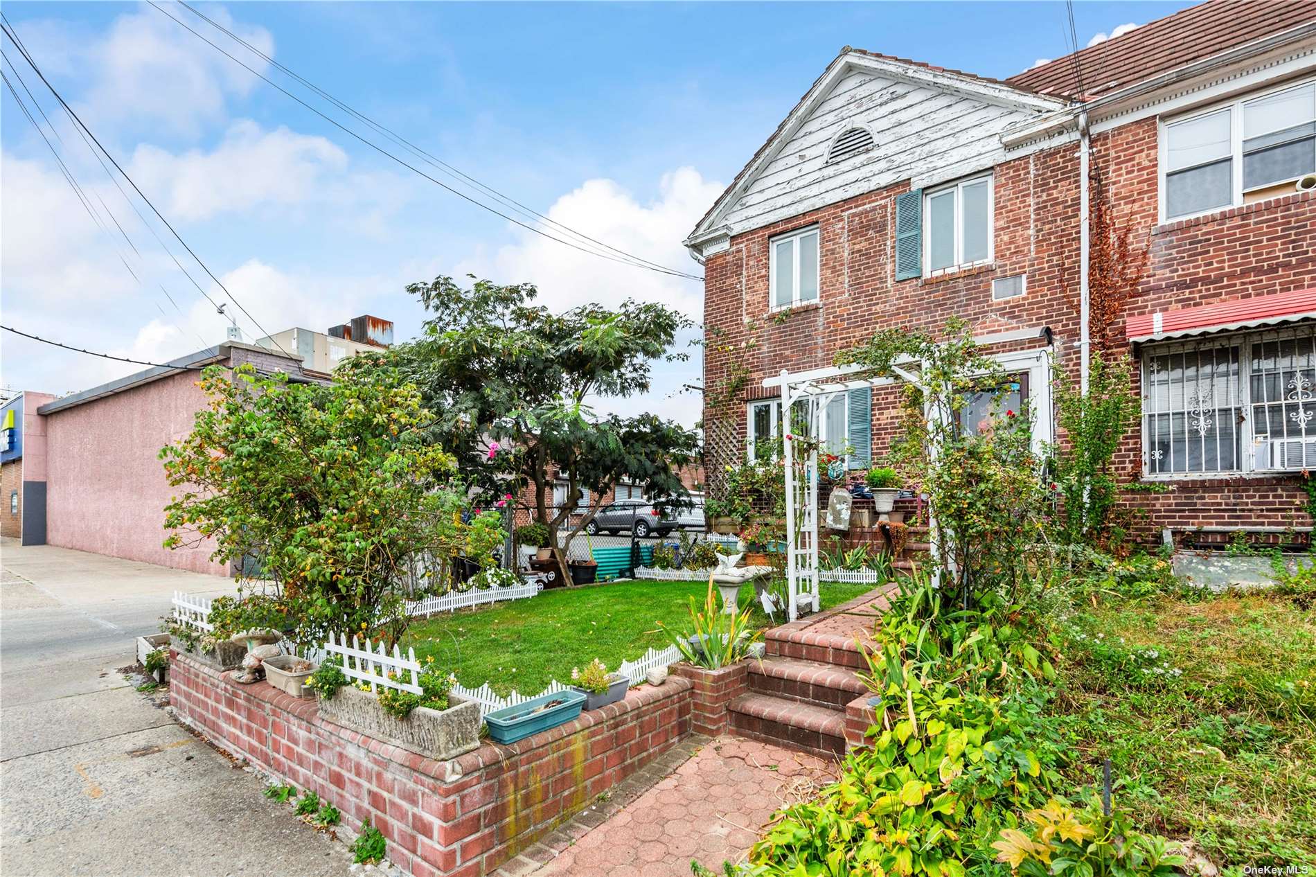 a view of a house with a yard and plants