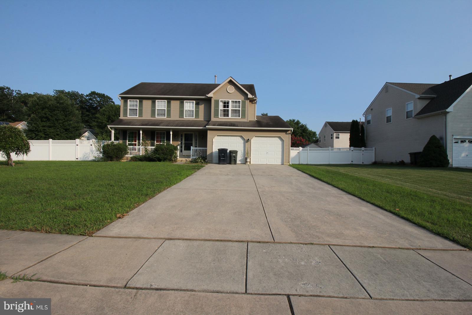 a view of house with garden