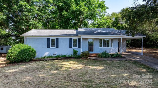 $165,000 | 303 Cedarwood Drive | Shelby