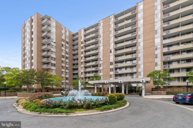 $570,000 | 3001 Veazey Terrace Northwest, Unit 122 | Forest Hills