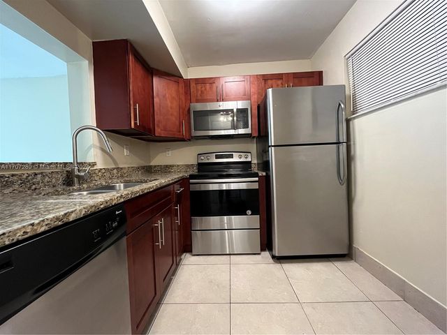 $128,000 | 3700 Northwest 21st Street, Unit 304 | Lauderdale Lakes East Gate