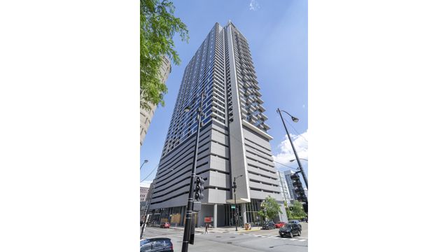 $2,500 | 235 West Van Buren Street, Unit 2702 | The Loop