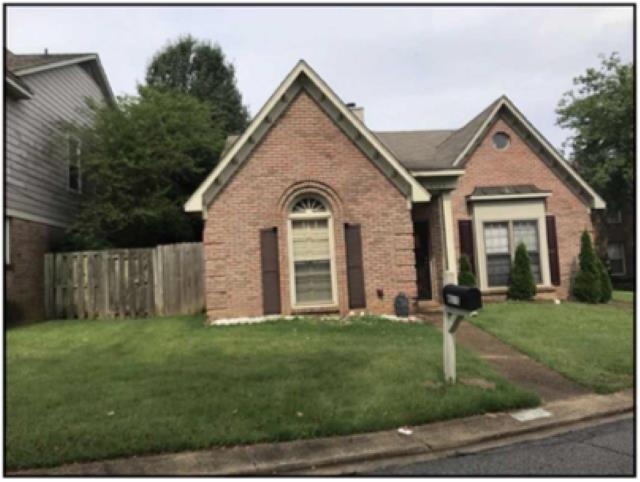 View of front of home featuring a front lawn