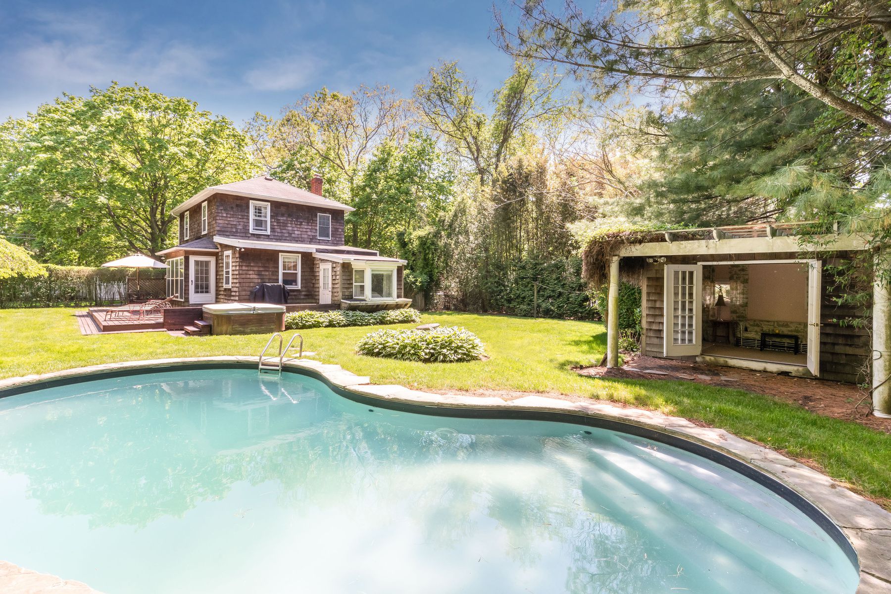 a view of a house with swimming pool and a yard