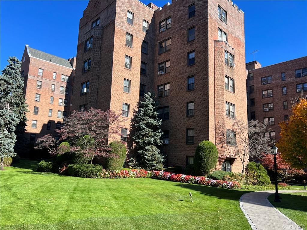 Scarsdale Manor buildings