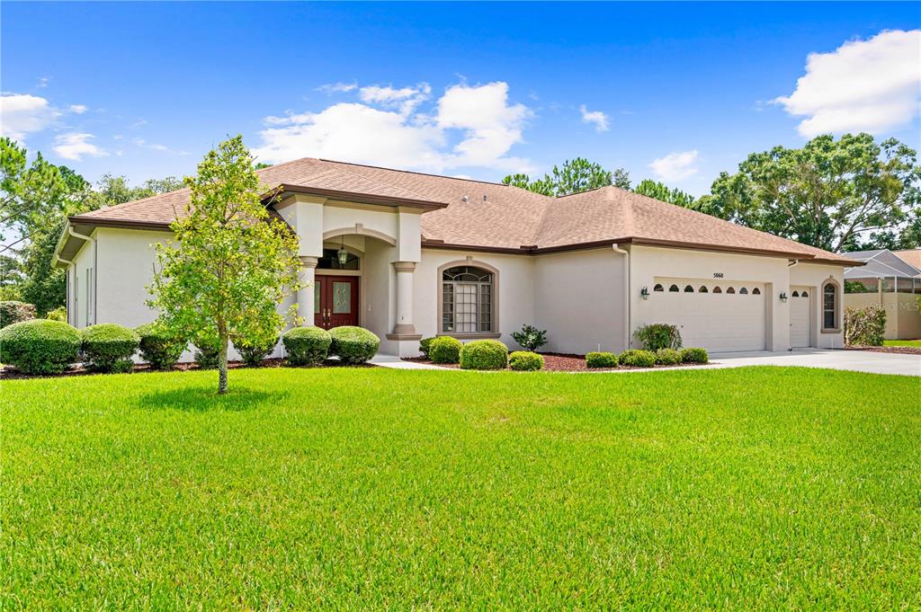 a view of a house with backyard and garden