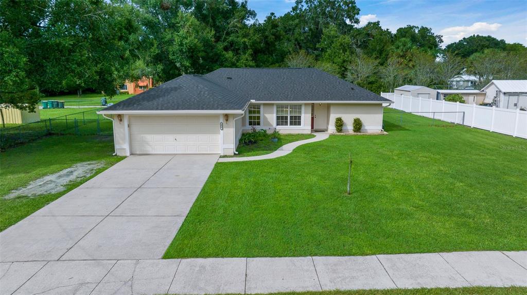 a view of house with a yard