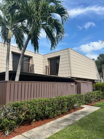 $2,200 | 6820 68th Way | The Villages of Palm Beach Lakes