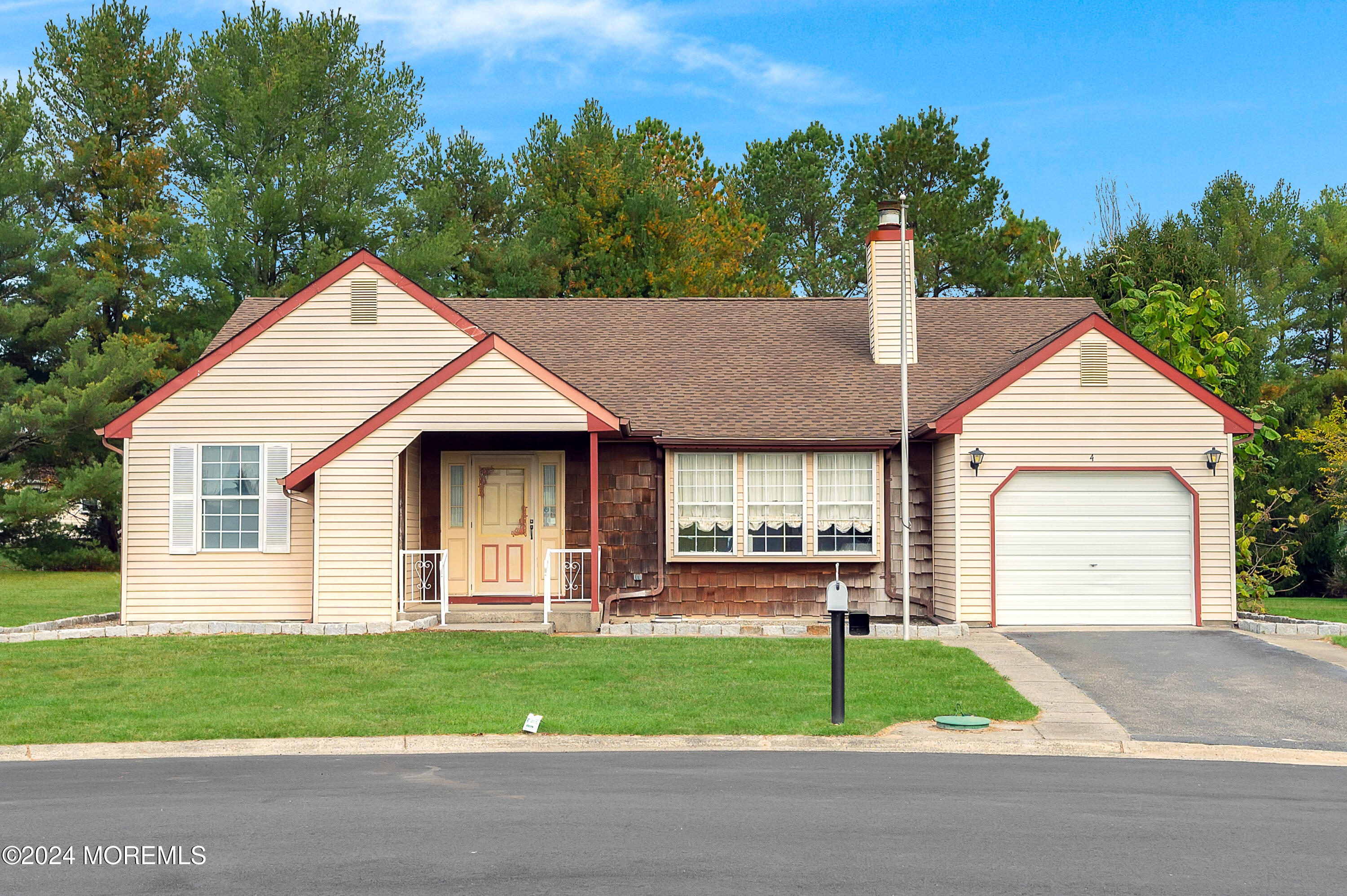 a view of a house with a yard and plants