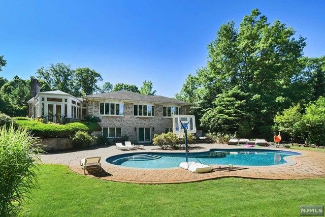 $2,175,000 | 218 Truman Drive | Cresskill